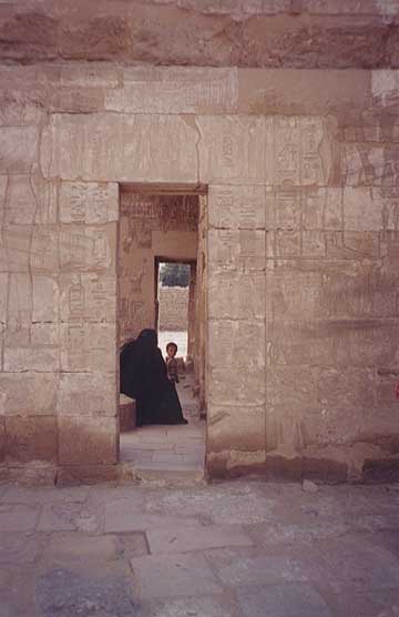 medinet_-_black_veiled_woman