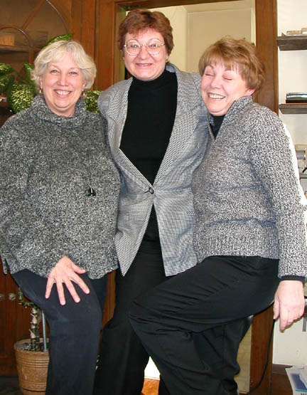 dells events friends dressed alike with no communication